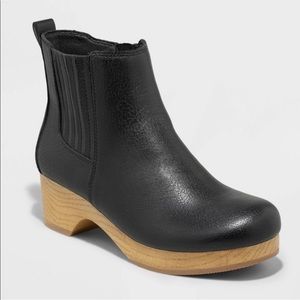 Universal Thread Judith platform clog boots size 9.5